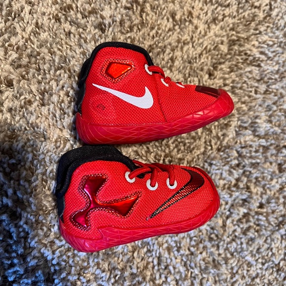 2c Nike - Picture 1 of 1